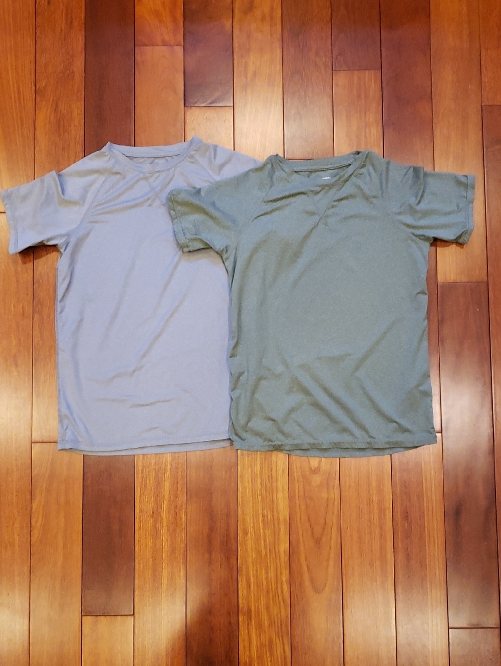 Boys 32 Degrees Cool short sleeve shirts. Size Medium 10-12
